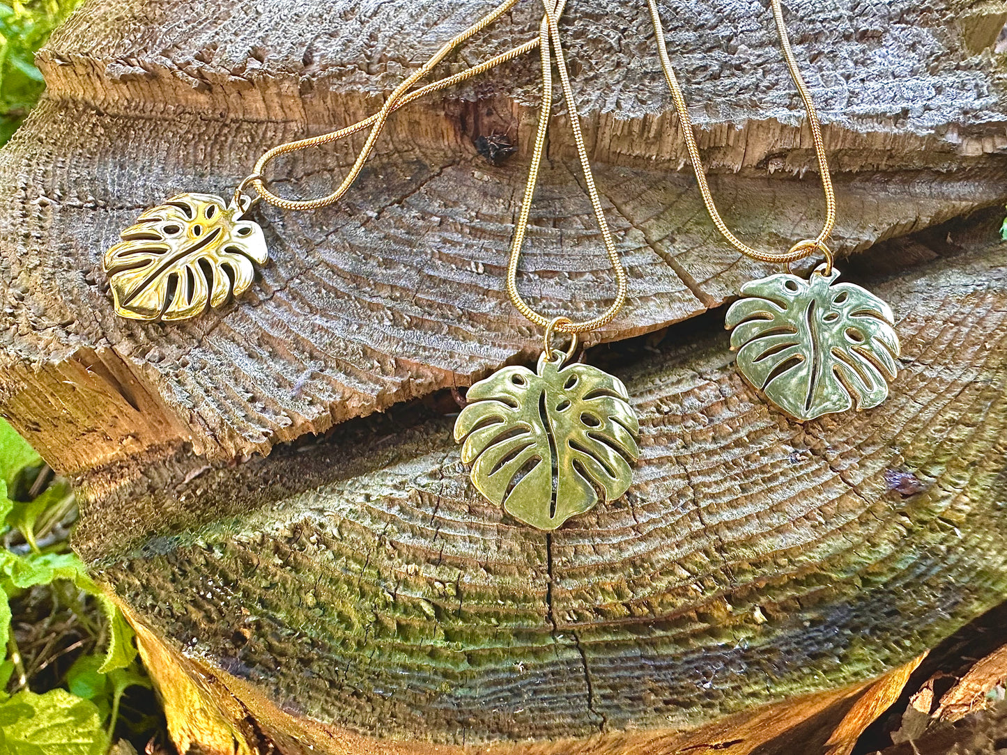 Golden monstera necklace