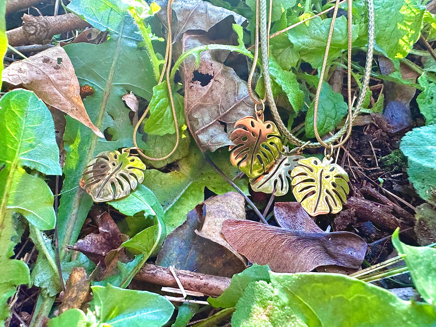 Golden monstera necklace