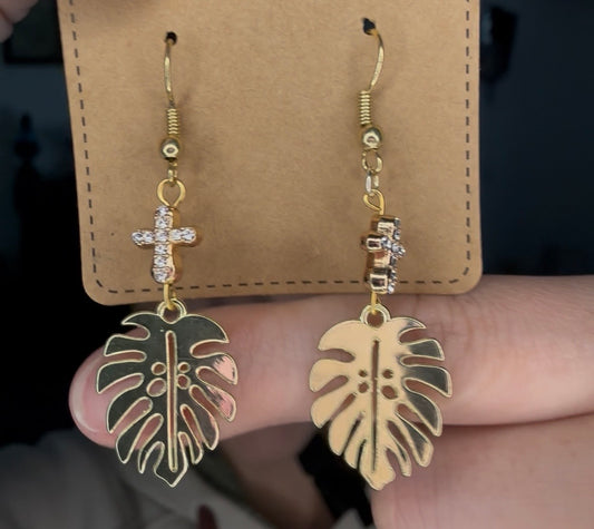 Golden monstera cross