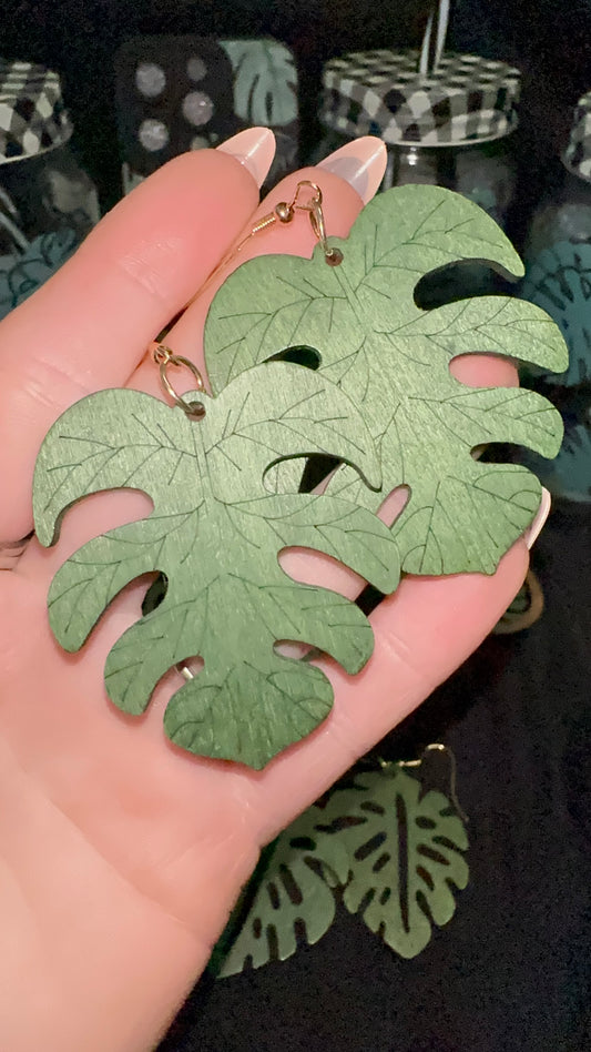 Wooden solid monstera