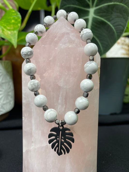 Howlite Monstera